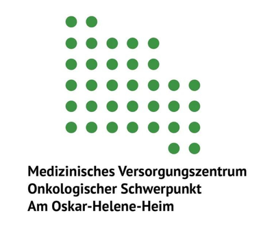 Logo mit grünen Punkten, die eine abstrakte Form über dem Text bilden: Medizinisches Versorgungszentrum Onkologischer Schwerpunkt Am Oskar-Helene-Heim, Nierenzentrum in Berlin Zehlendorf, auf weißem Hintergrund.